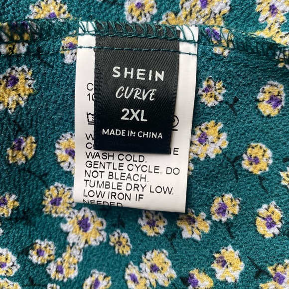 Micro Floral V Neck SHEIN Curve Dress - Picture 6 of 6